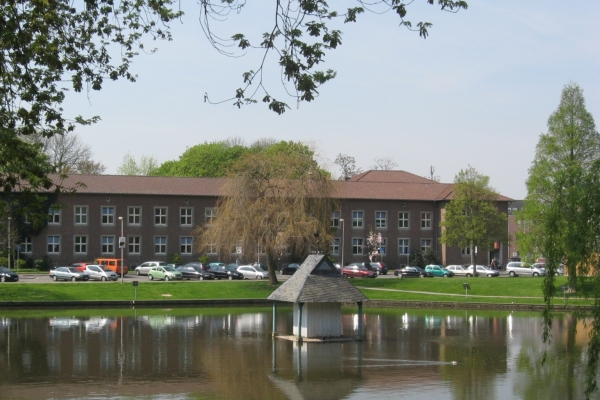 Neues Rathaus Teich Bild: Das Neue Rathaus am Schwanenteich