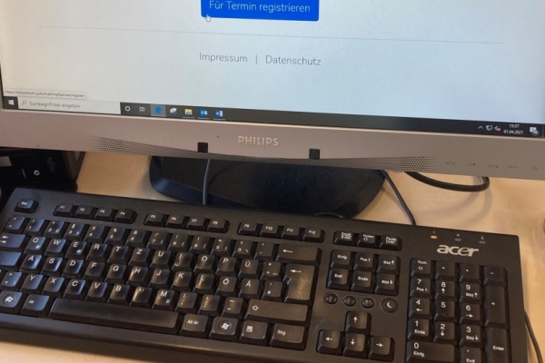 PR 030 - Termin auf Klick Bild: Mit einem Klick können ab sofort Termine im Testzentrum Jülich gebucht werden.