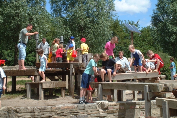 Ferienspiele im Brückenkopf-Park 2024 Bild: Der Wasserspielplatz ist äußerst beliebt