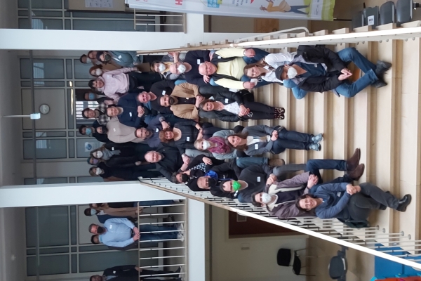 Bild: Gruppenaufnahme der Vertreterinnen und Vertreter der lokalen Sportvereine, Schulen, Ratsfraktionen, Stadt- und Kreissportbund, FH Aaachen - Campus JÃ¼lich, Interessierte aus Organisationen der Behindertenhilfe und Behindertenselbsthilfe