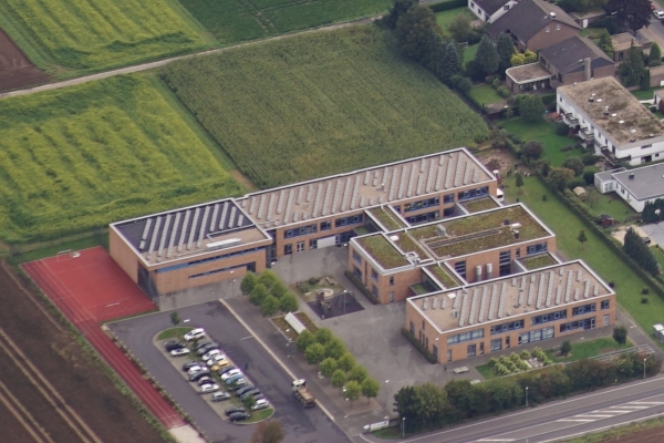 Bild: Bildausschnitt aus einer Luftaufnahme mit der Schirmerschule (Foto: Dr. Hans Ulrich Eckardt)