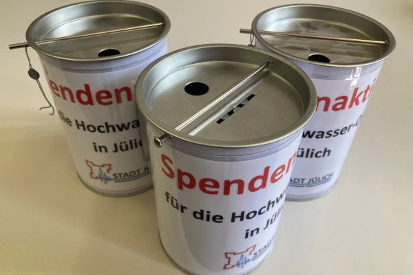 PR 136 - Bürgerschaftshilfe ausgezahlt Bild: Auf dem Konto der Stadt Jülich und in den in der ganzen Stadt verteilten Spendendosen wurden insgesamt 130.000 Euro gesammelt, die nun verteilt werden können. Foto: Stadt Jülich/Gisa Stein