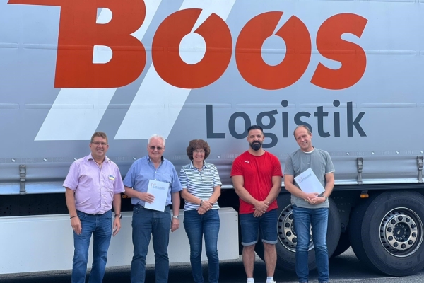Stadt dankt Jülicher Unternehmen Bild: Bei den Vertretern der Firma Boos Lutz Siebert und Lutz Hamacher bedankten sich Beigeordneter Richard Schumacher, Dezernentin Doris Vogel und Koordinator Mo Khomassi.