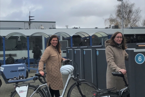 Schnellerer Umstieg vom Fahrrad in Bus und Bahn Bild: Die Fahrradboxen sind einfach zu nutzen und bieten Schutz vor Diebstahl, Vandalismus und Witterung.