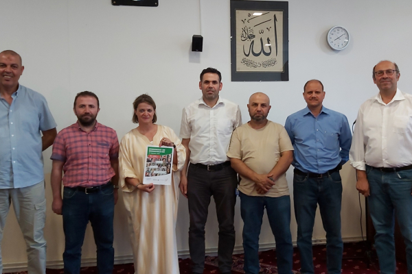 Integrationsratswahl Bild: Vorstand der Islamischen Gemeinde mit Frau Lenzen (Mitte, Stadt Jülich) und Ahmed El Kholy (rechts, stellv. Vorsitzender Integraionsrat)
