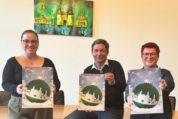 Bürgermeister mit Schokoadventskalender 2024