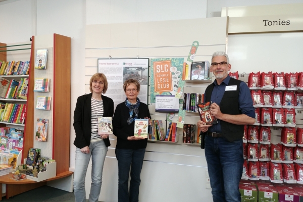 Buchtisch Thalia Bild: Bücher für den SommerLeseClub