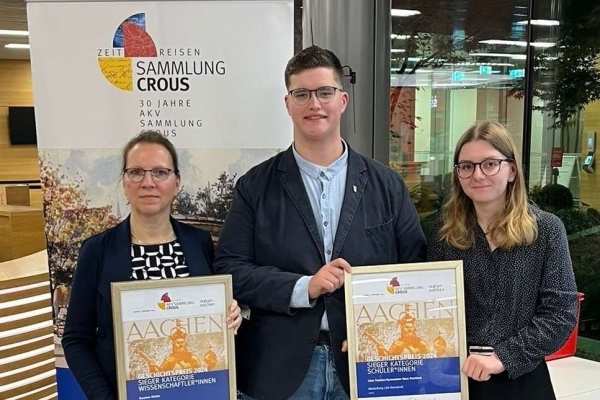 Preiswürdige Lokalgeschichtsforschung Bild: Die Jülicher Preisträger des Crous-Geschichtspreises Liam Franken, Maria Ljubicic und Susanne Richter (Foto: Ljubicic)