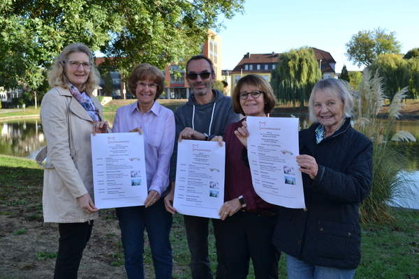 Märchenhafter Seniorentag Foto (von links): Elisabeth Fasel-Rüdebusch, Doris Vogel, Christoph Klemens, Ruth Tavernier-Schwab und Marianne Radermacher freuen sich auf den 11. Seniorentag. Bild: Stadt Jülich/Gisa Stein