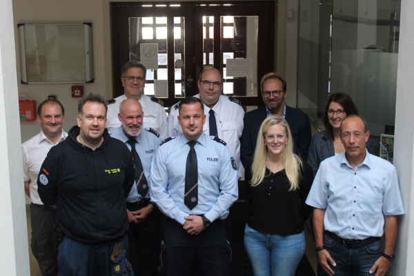 Jülicher Arbeitskreis nimmt Schadenslagen und Katastrophenschutz in den Blick Bild: Die Mitglieder des Jülicher Arbeitskreises (8 Männer, 2 Frauen)