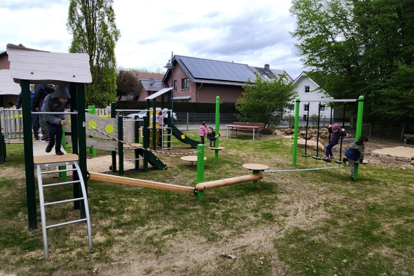 Treffpunkt Spielplatz Mariengartenstraße um 17 Uhr BIld: Auf dem Parcours des Spielplatzes können viele Kinder gleichzeitig spielen Foto: Stadt Jülich / E. Fasel-Rüdebusch