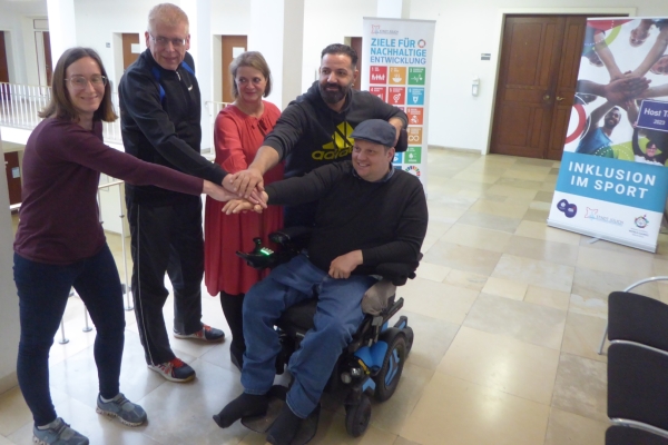 “Inklusive und faire Sportwoche in Jülich†Bild: Das Team aus Jülicher Vereinen, Sportgruppen und Stadtverwaltung